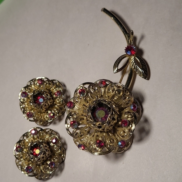Sarah Coventry Vintage Brooch and Clip-on Earrings - Picture 1 of 8